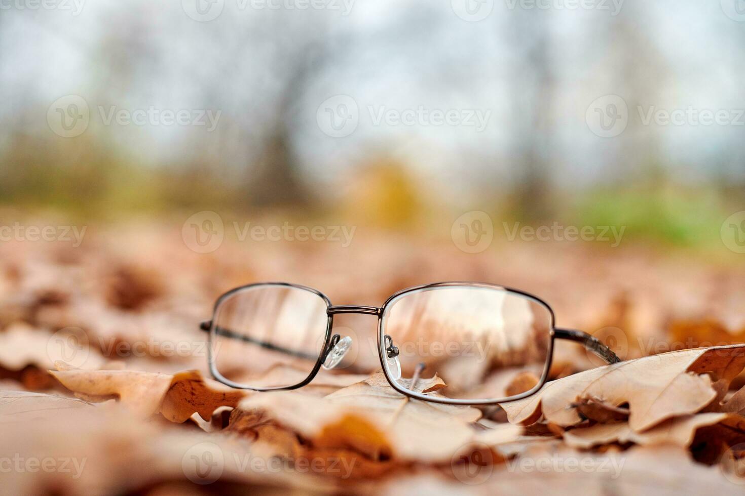 konzept zum verlust der sehkraft im herbst foto