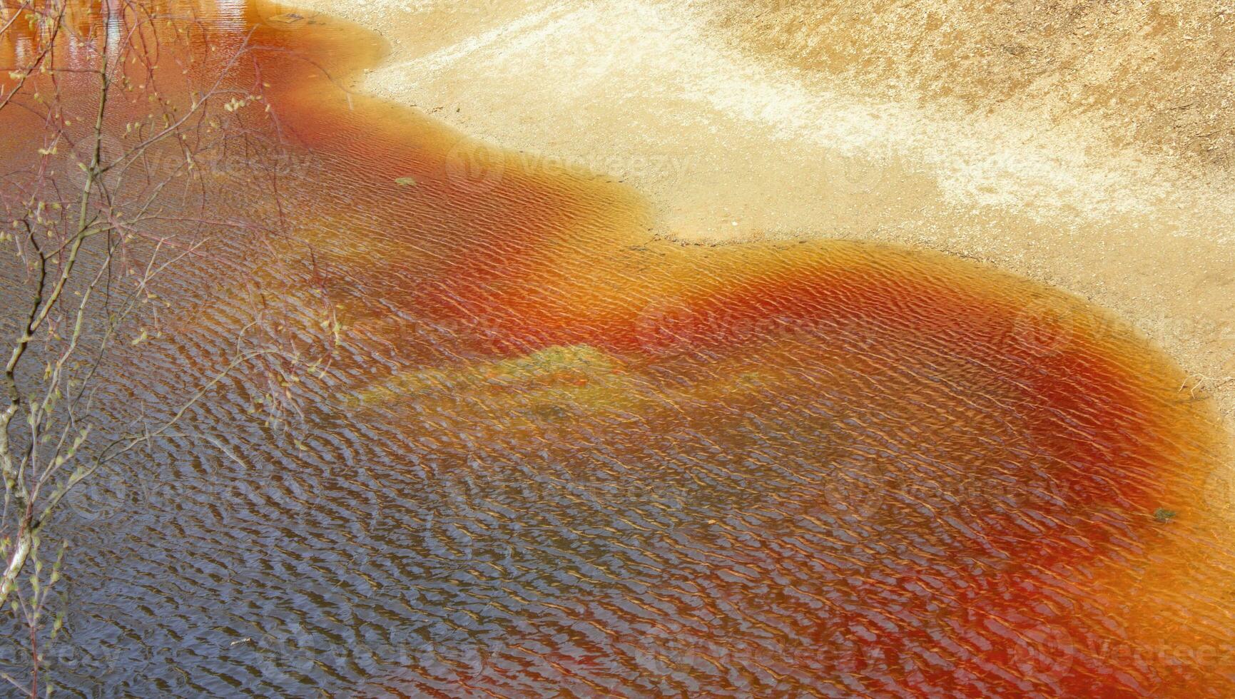 rot See. einer von das vier farbig Seen beim das Fuß von das wielka kopa Berg foto