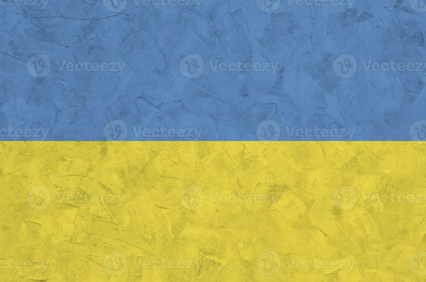 Ukraine Flagge abgebildet im hell Farbe Farben auf alt Linderung Verputzen Mauer. texturiert Banner auf Rau Hintergrund foto