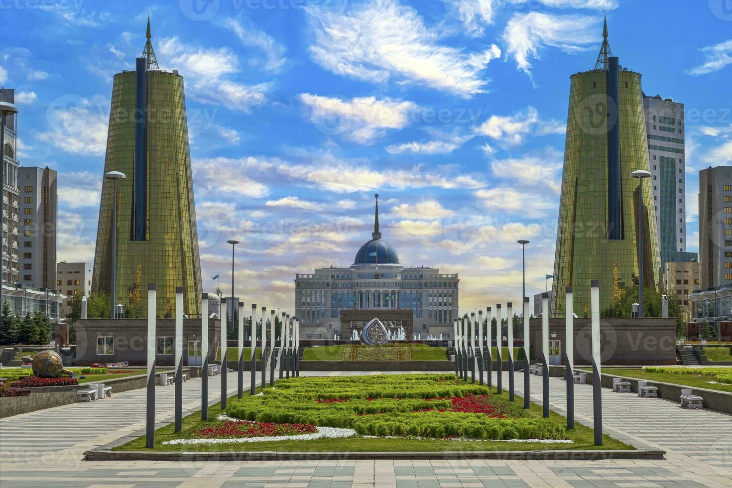 Bild von das kazakh Hauptstadt Astana im Sommer- von 2015 foto