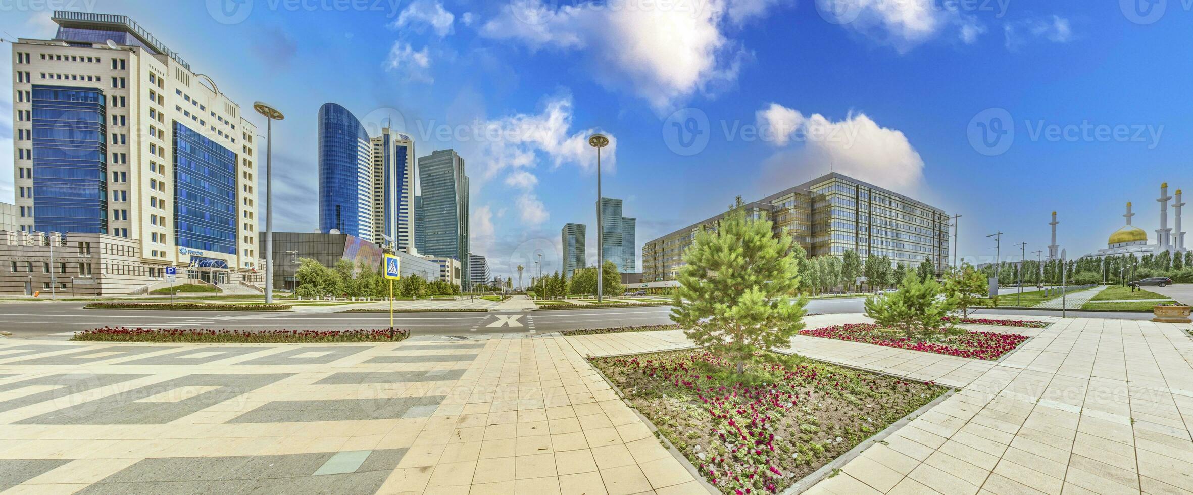 Bild von das kazakh Hauptstadt Astana im Sommer- von 2015 foto