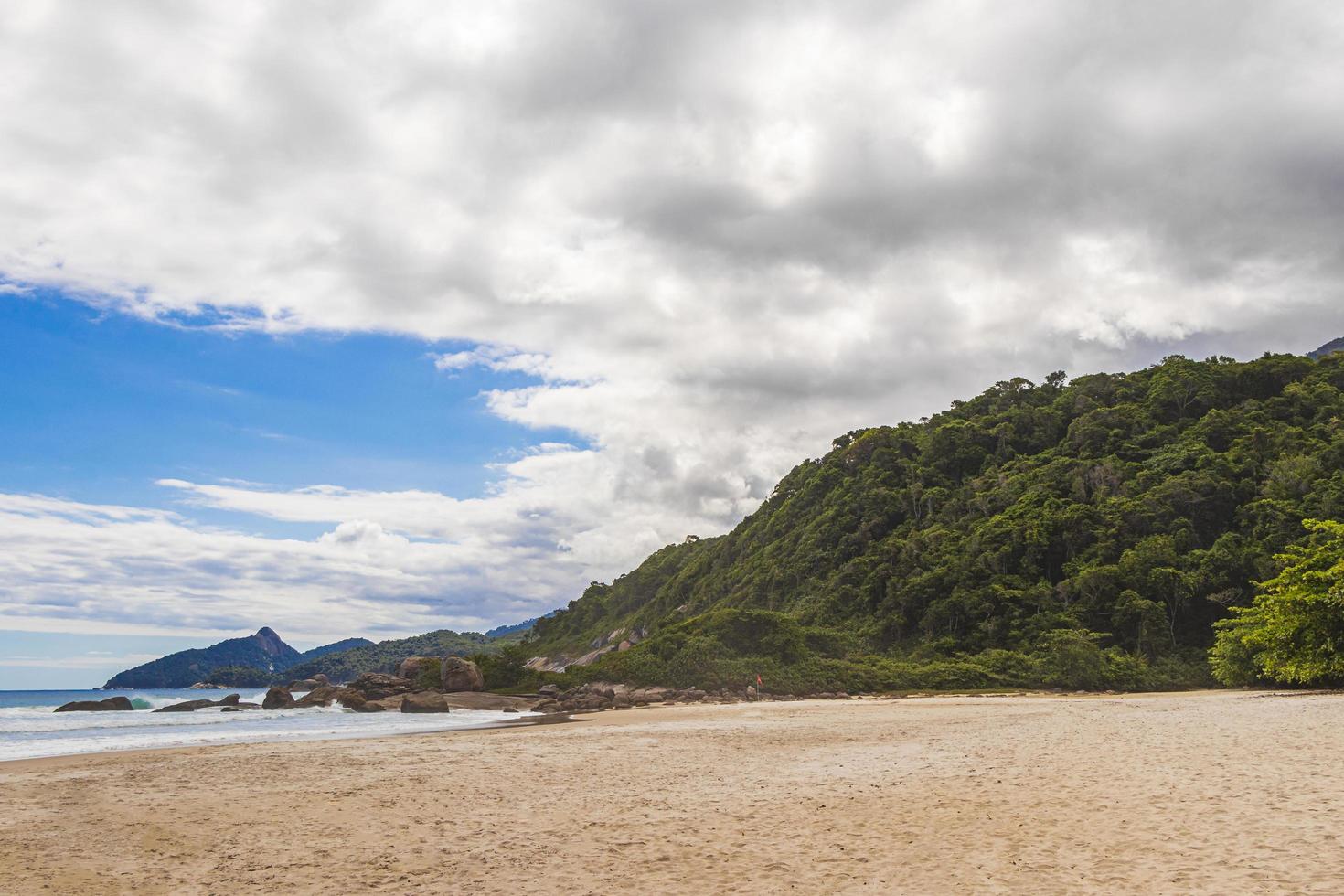 Praia Lopes Mendes Strand auf der tropischen Insel Ilha Grande Brasilien. foto