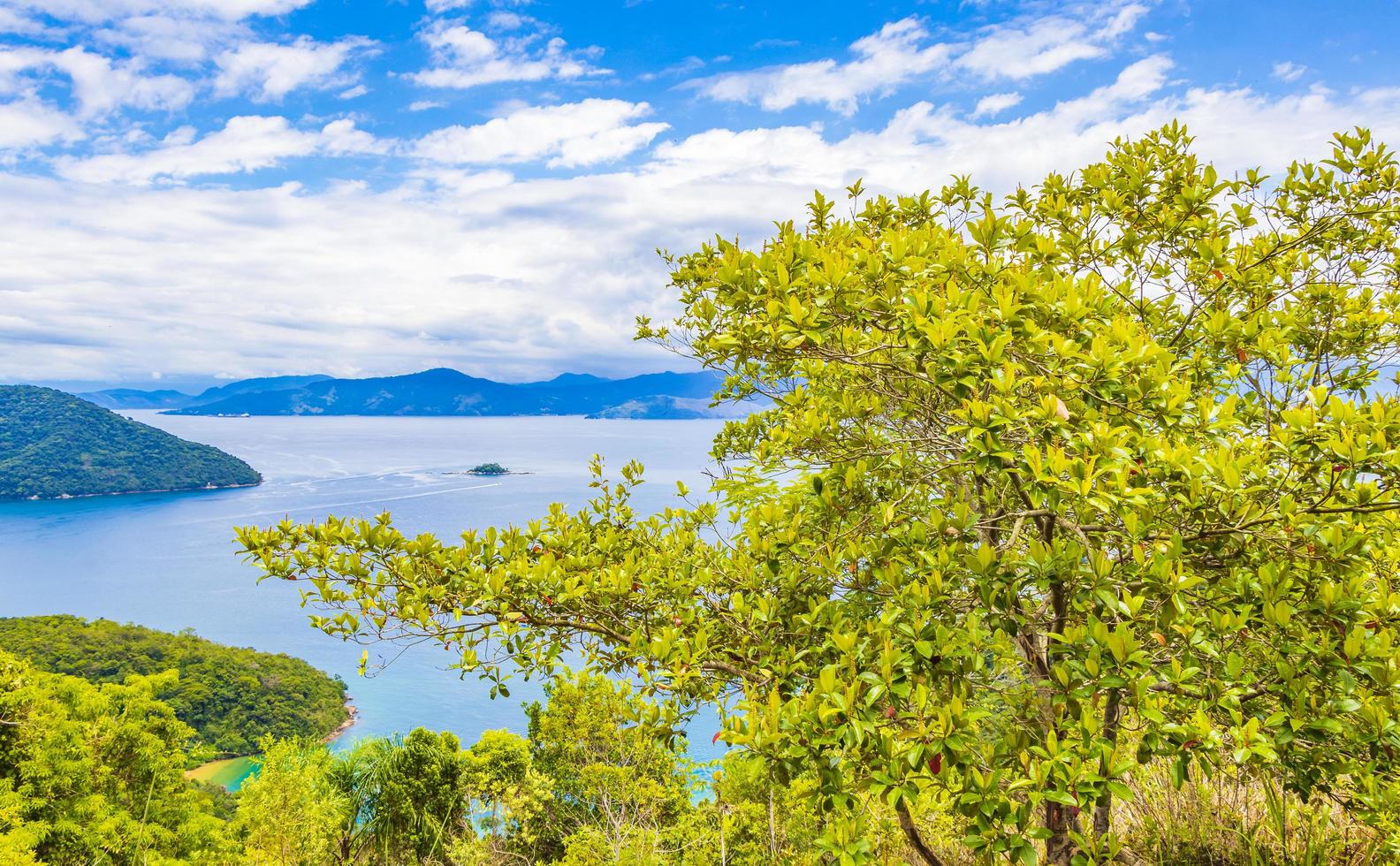 große tropische insel ilha grande abraao strandpanorama brasilien. foto