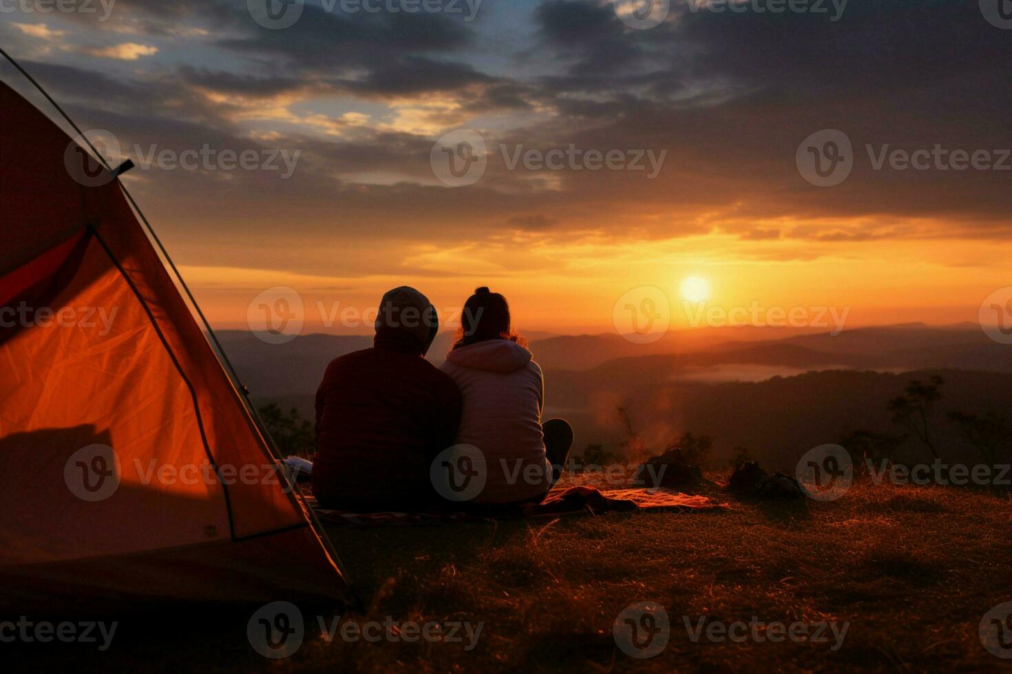 ai generiert Paar genießt szenisch Sonnenuntergang in der Nähe von Zelt, eingetaucht im draussen Abenteuer foto