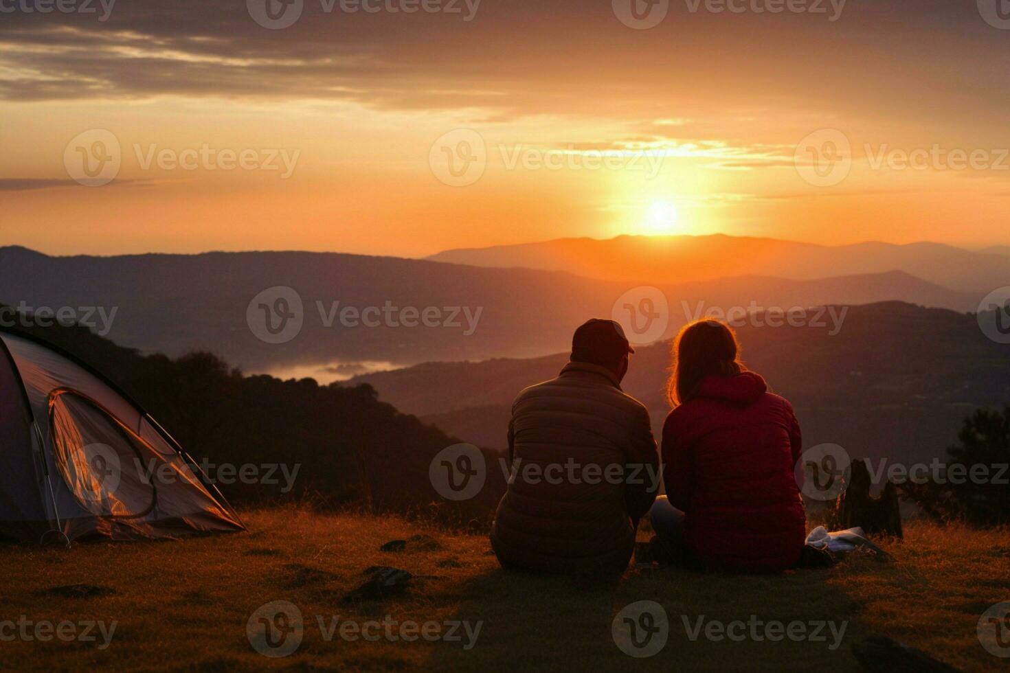 ai generiert Paar entspannt sich durch Zelt, gefesselt durch Berg Sonnenuntergang auf Camping foto