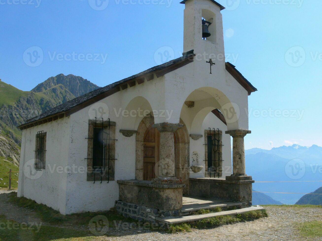 ein klein Weiß Kirche foto