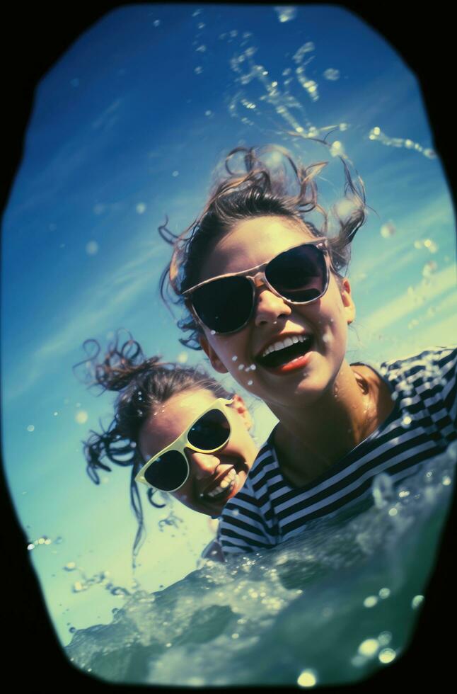 ai generiert ein Frau und ein Teenager schwimmen im das Ozean zu haben Spaß foto