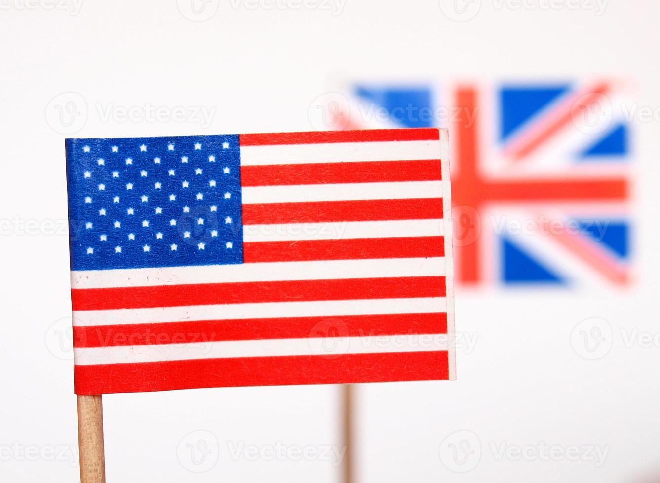 britische und amerikanische flaggen foto