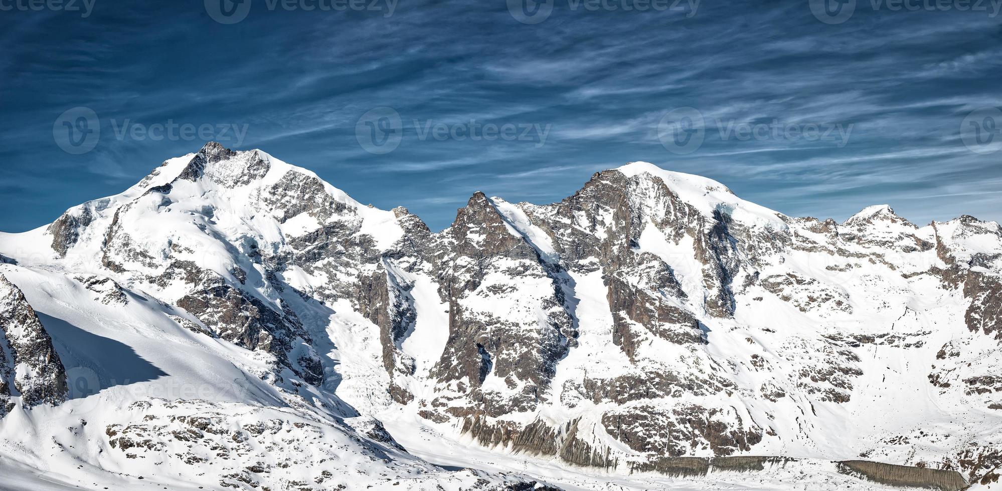 Bergpanorama der Rhätischen Alpen Piz Bernina und Piz Morteratsch foto