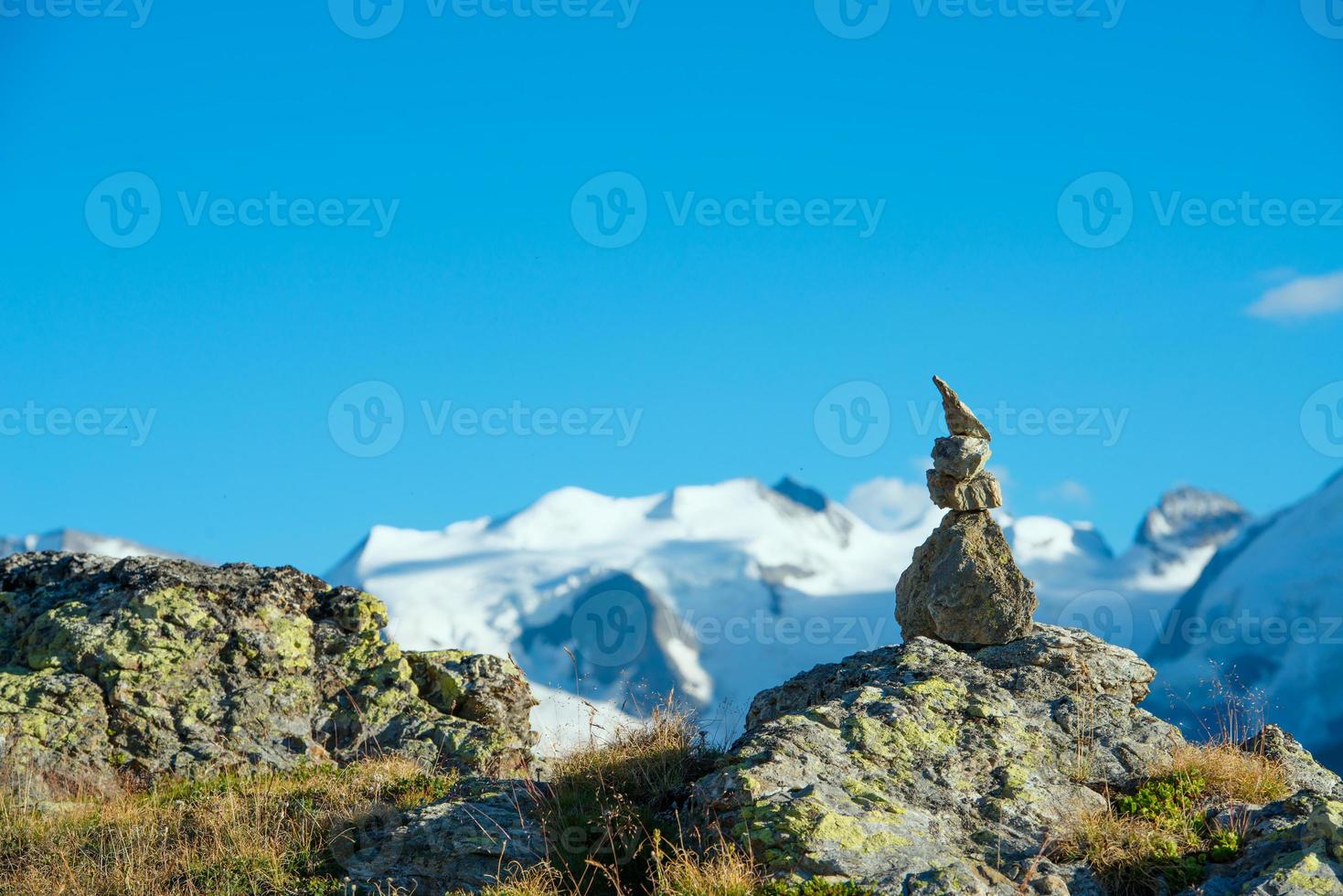 Markierung des richtigen Weges im Hochgebirge foto