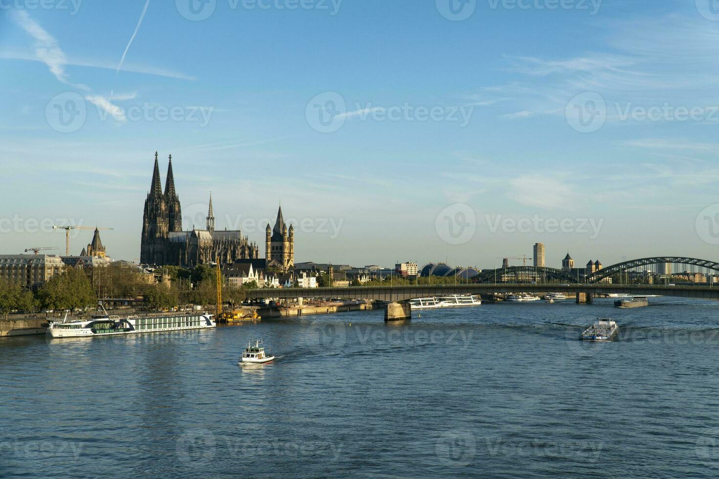 Aussicht von Köln Stadt Center und das Rhein Fluss foto