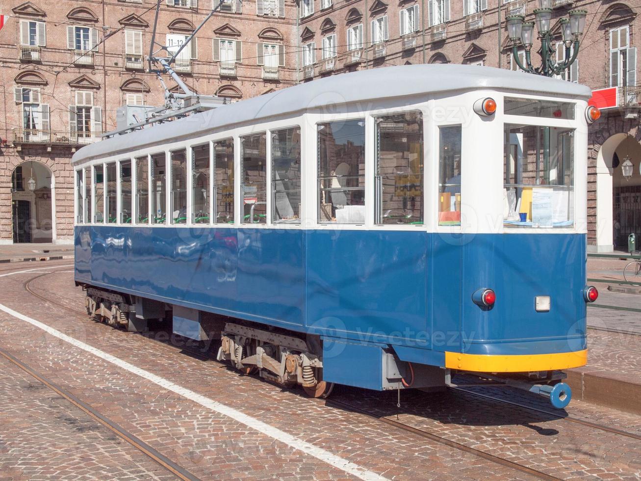 eine historische historische Straßenbahn in Turin, Italien foto