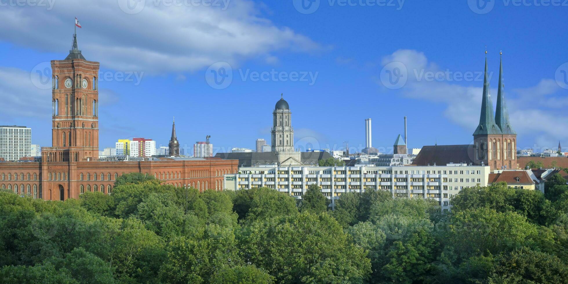 erhöht Aussicht von das rot Stadt, Dorf Saal, Berlin mitte Bezirk, Berlin, Deutschland foto