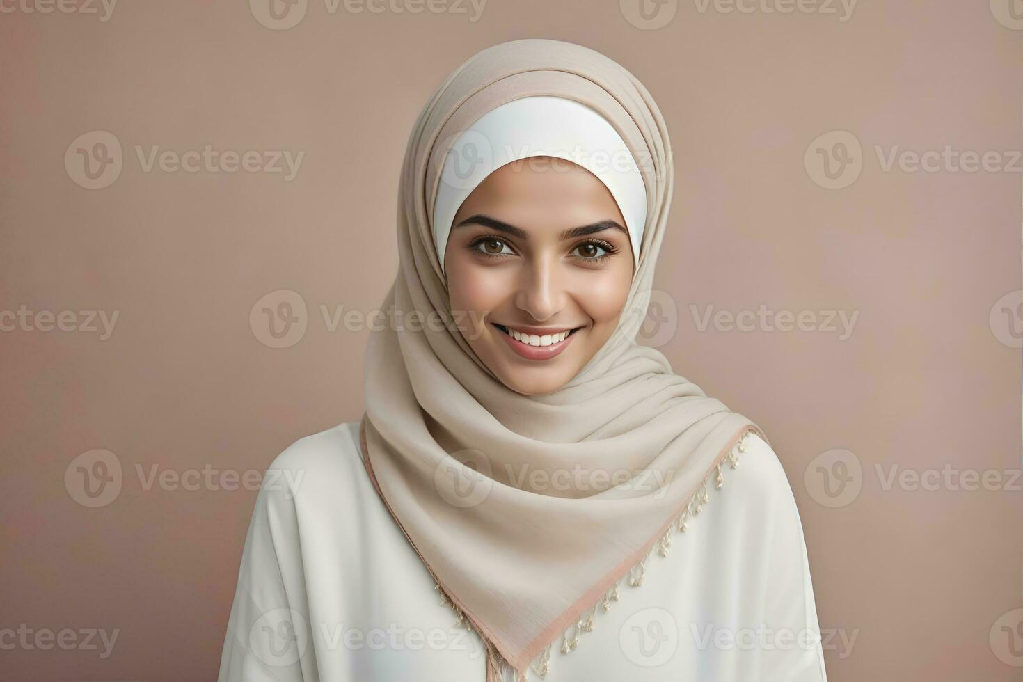 ai generiert schön Muslim Frau lächelnd und Lachen tragen ein Hijab und dekoriert Schal foto