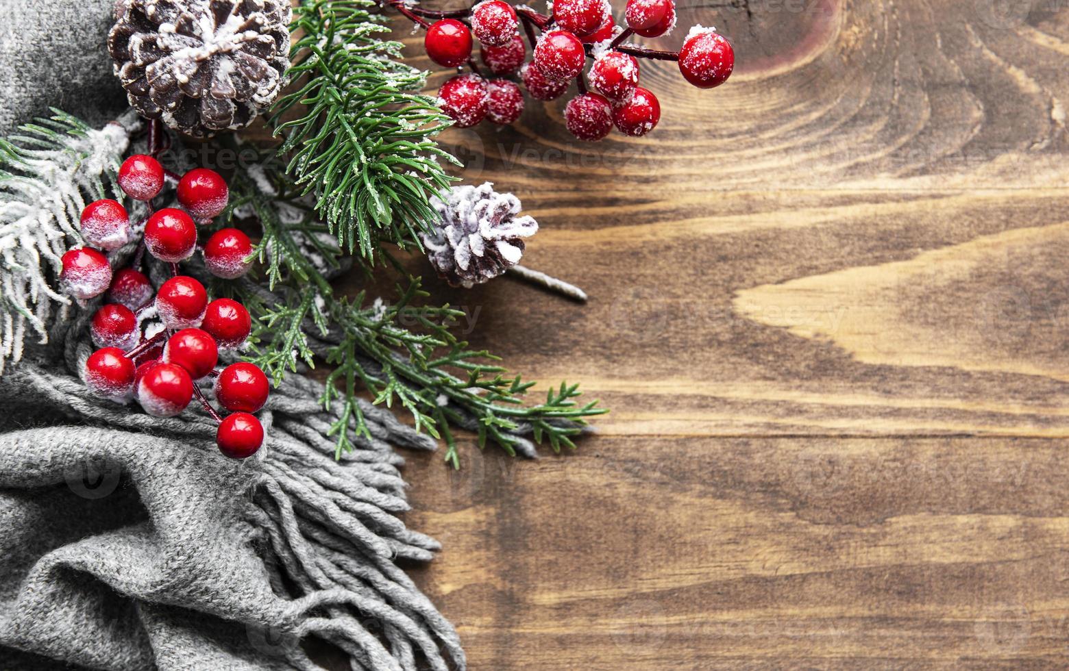 Weihnachten flach Hintergrund mit Tannenbaum und Dekorationen foto