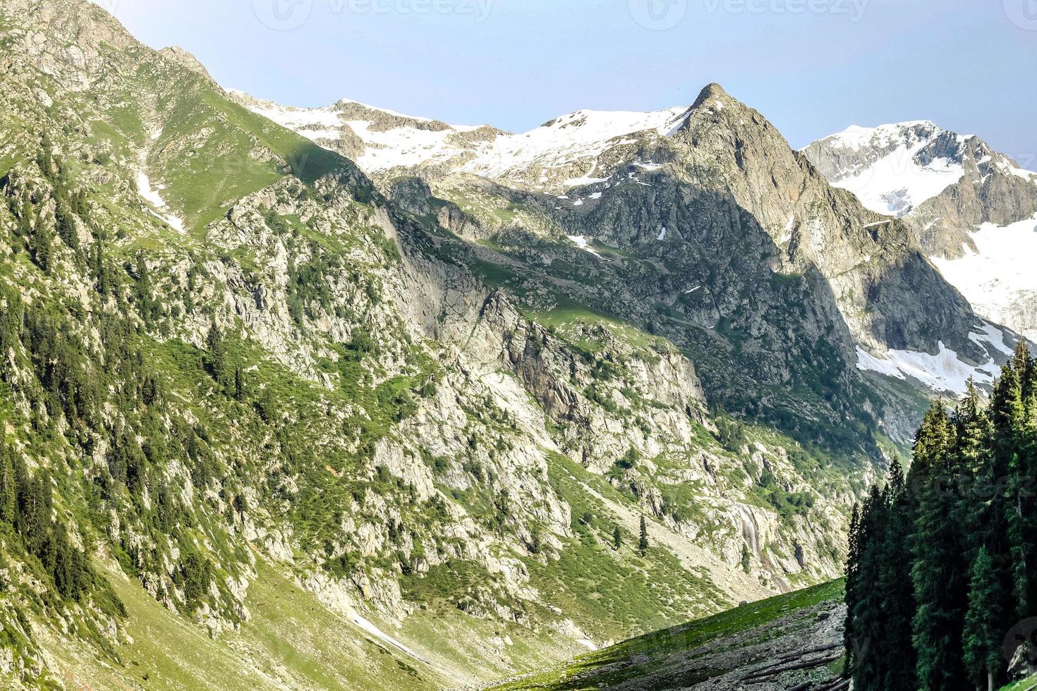 kumrat tal jazz banda schöne landschaft bergblick foto