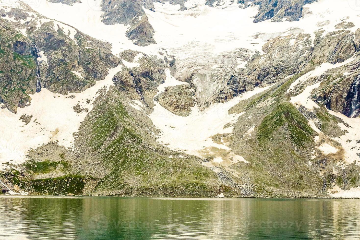 katora see kumrat tal schöne landschaft bergblick foto