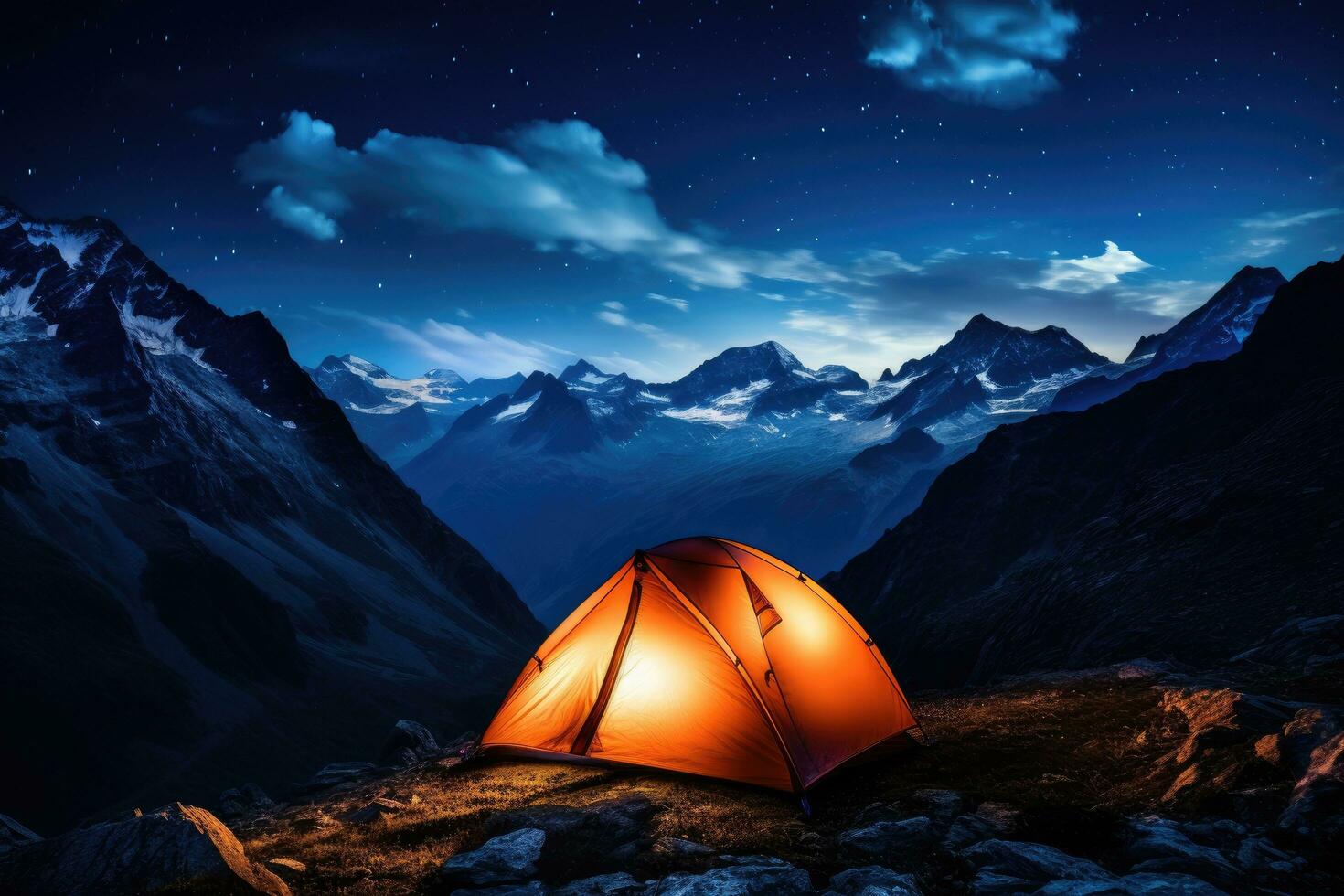 ai generiert Camping im das Berge beim Nacht. Wanderung in der Nähe von Matterhorn montieren, ai generiert foto