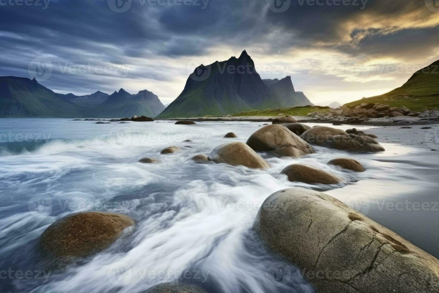 ai generiert uttakleiv Strand, mit dramatisch Berge und Spitzen, öffnen Meer und geschützt Buchten, Strände und unberührt landet. ai generiert foto