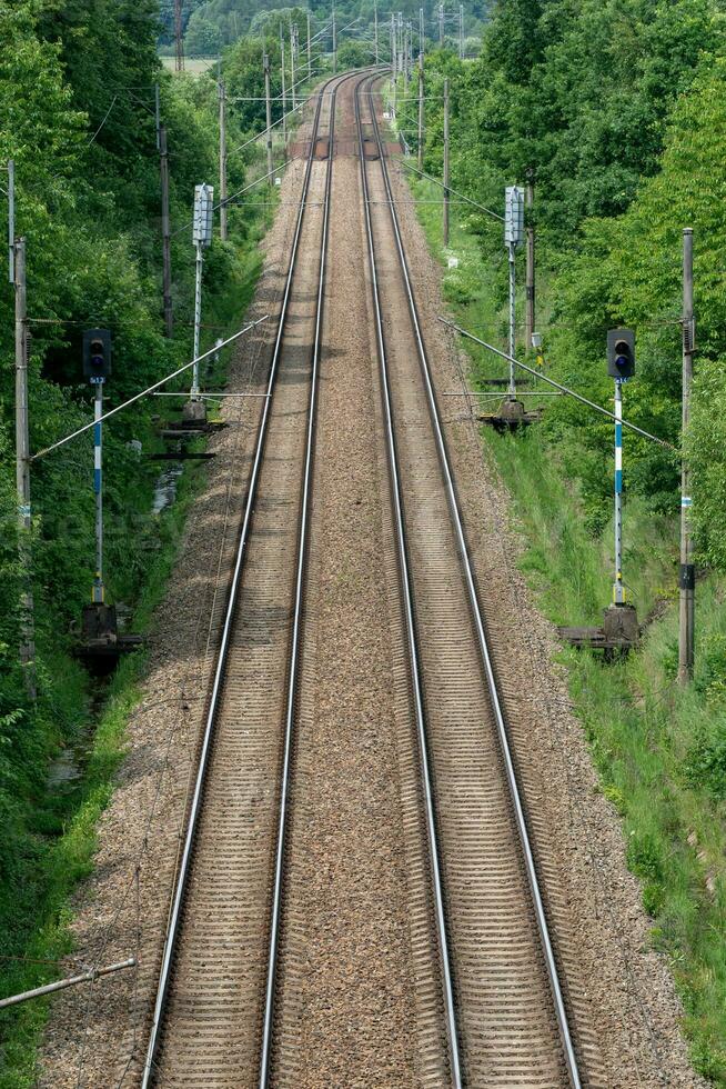 Aussicht auf zwei Eisenbahn Spur Linien foto