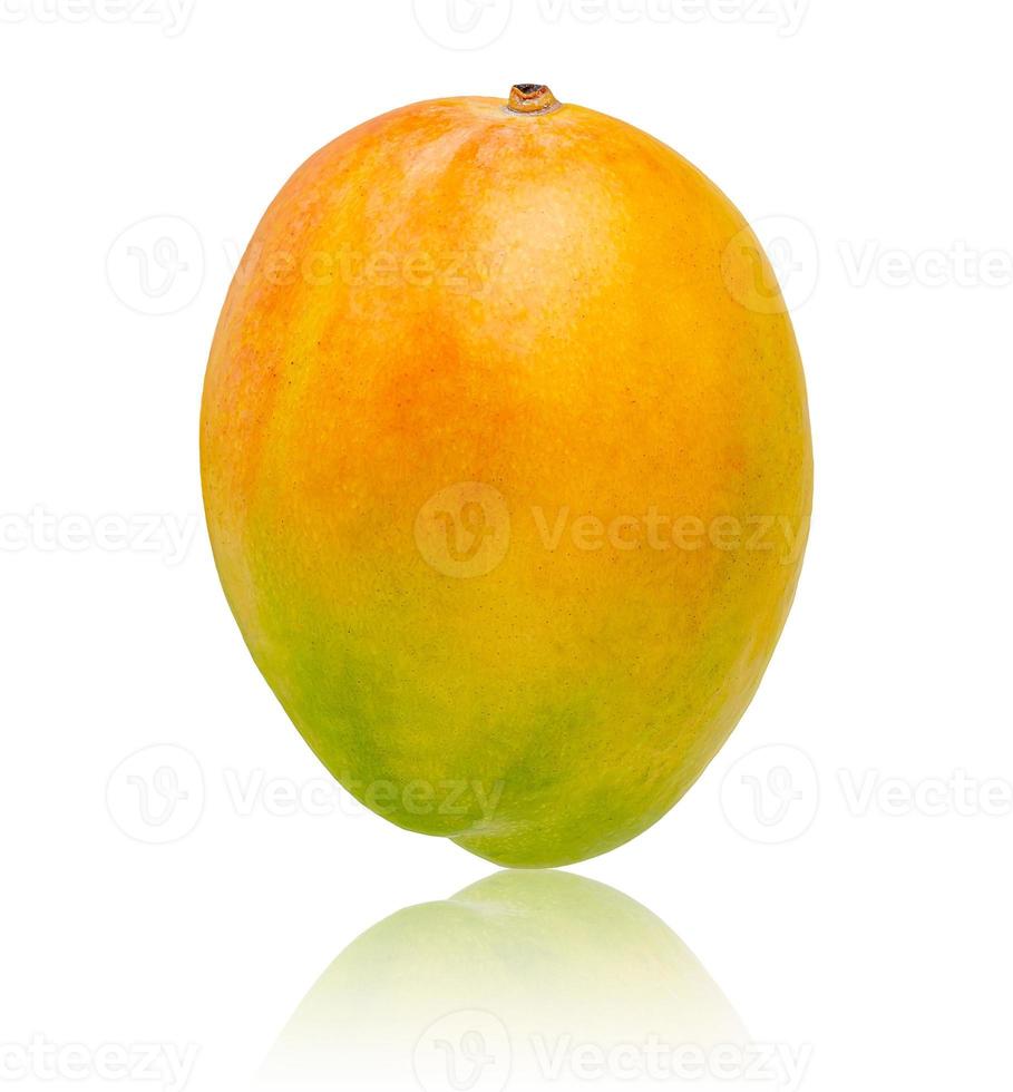 Mango isoliert auf weißem Hintergrund. Nationalfrucht von Indien. foto