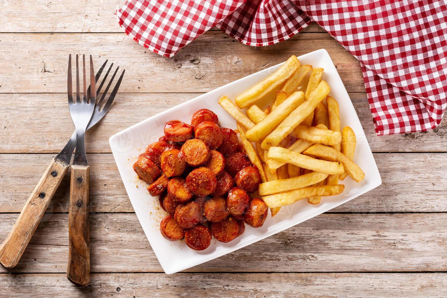 traditionelle deutsche Currywurst foto