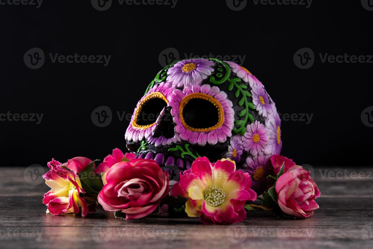 typisches mexikanisches Totenkopf- und Blumendiadem foto