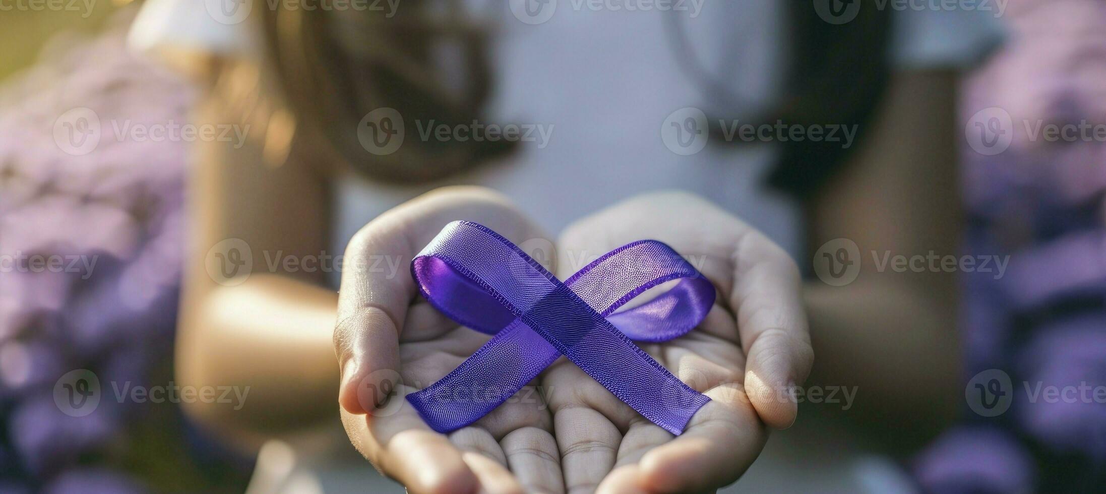 ai generiert Welt Krebs Tag Inschrift. Gesundheitswesen und Medizin Konzept - - Mädchen Hände halten lila Krebs Bewusstsein Schleife. 4 Februar Tag foto