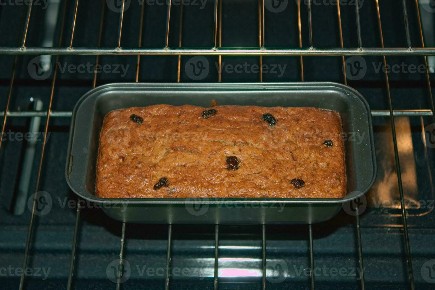 Banane Brot mit Rosinen im Ofen 1 foto