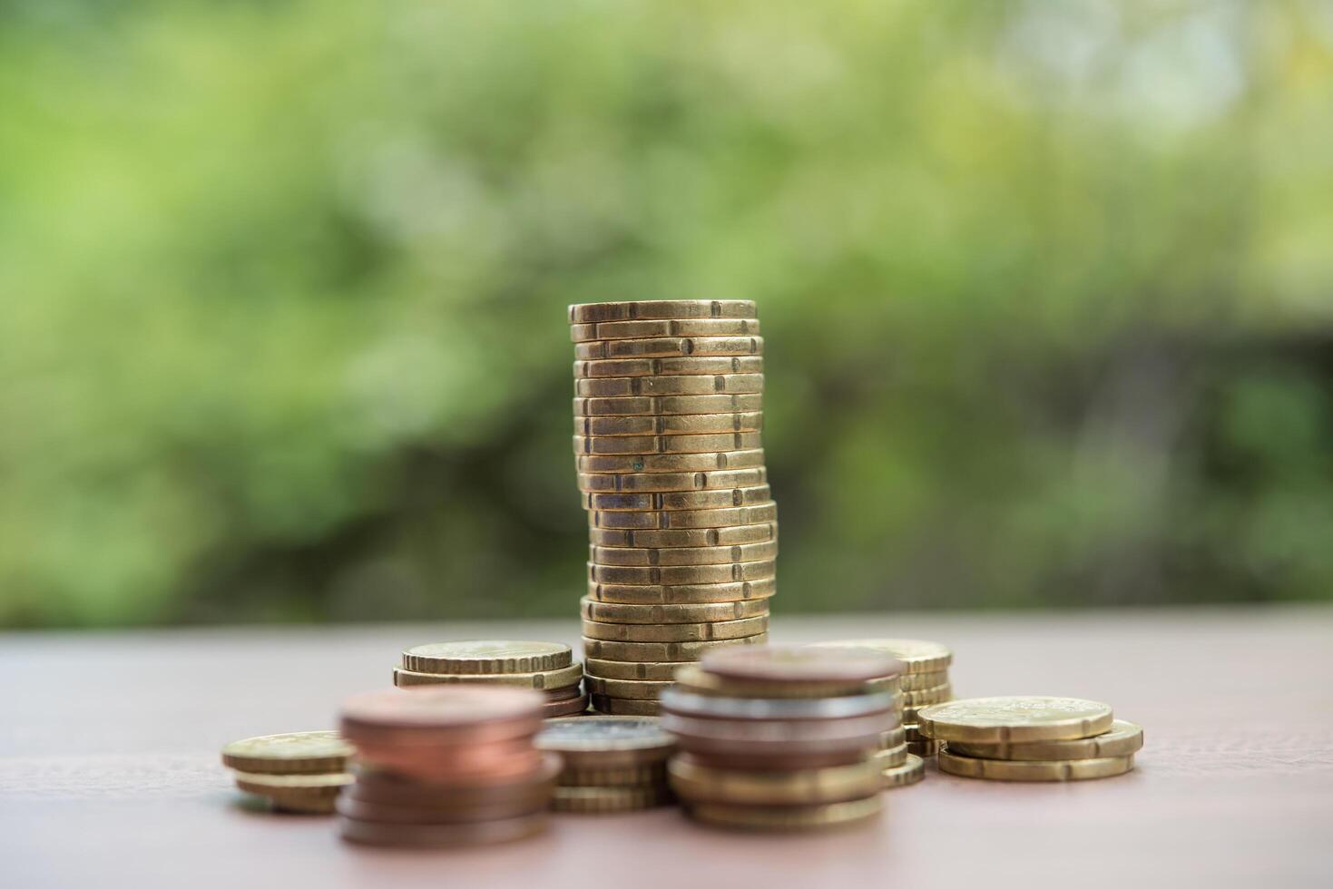 Stapel Geld, Geld sparen Konzept foto