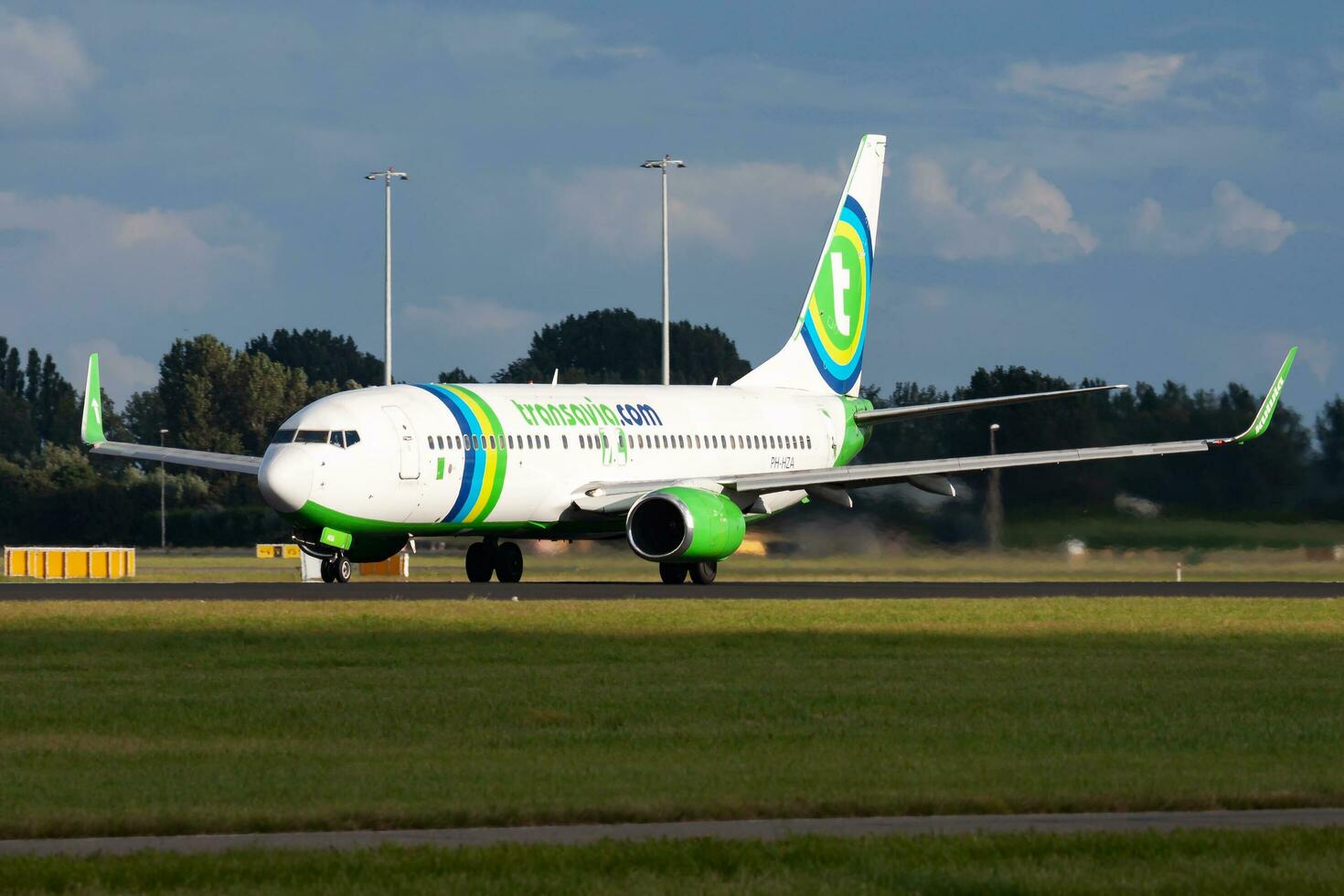 amsterdam, Niederlande, 2014 - - transavia Passagier Flugzeug beim Flughafen. Zeitplan Flug Reise. Luftfahrt und Flugzeug. Luft Transport. global International Transport. fliegen und fliegend. foto