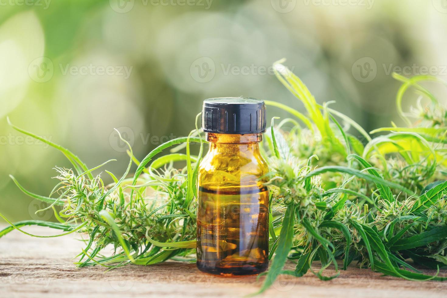 Cannabidiol-cbd-extrakt in einer flasche foto