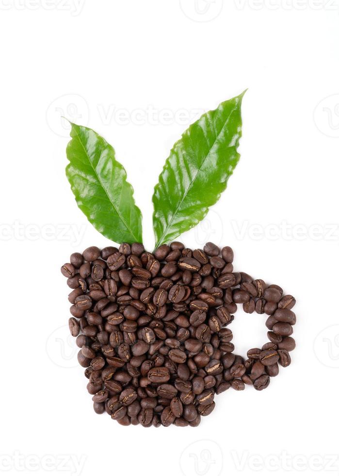 geröstete Kaffeebohne mit Urlaub auf weißem Hintergrund foto