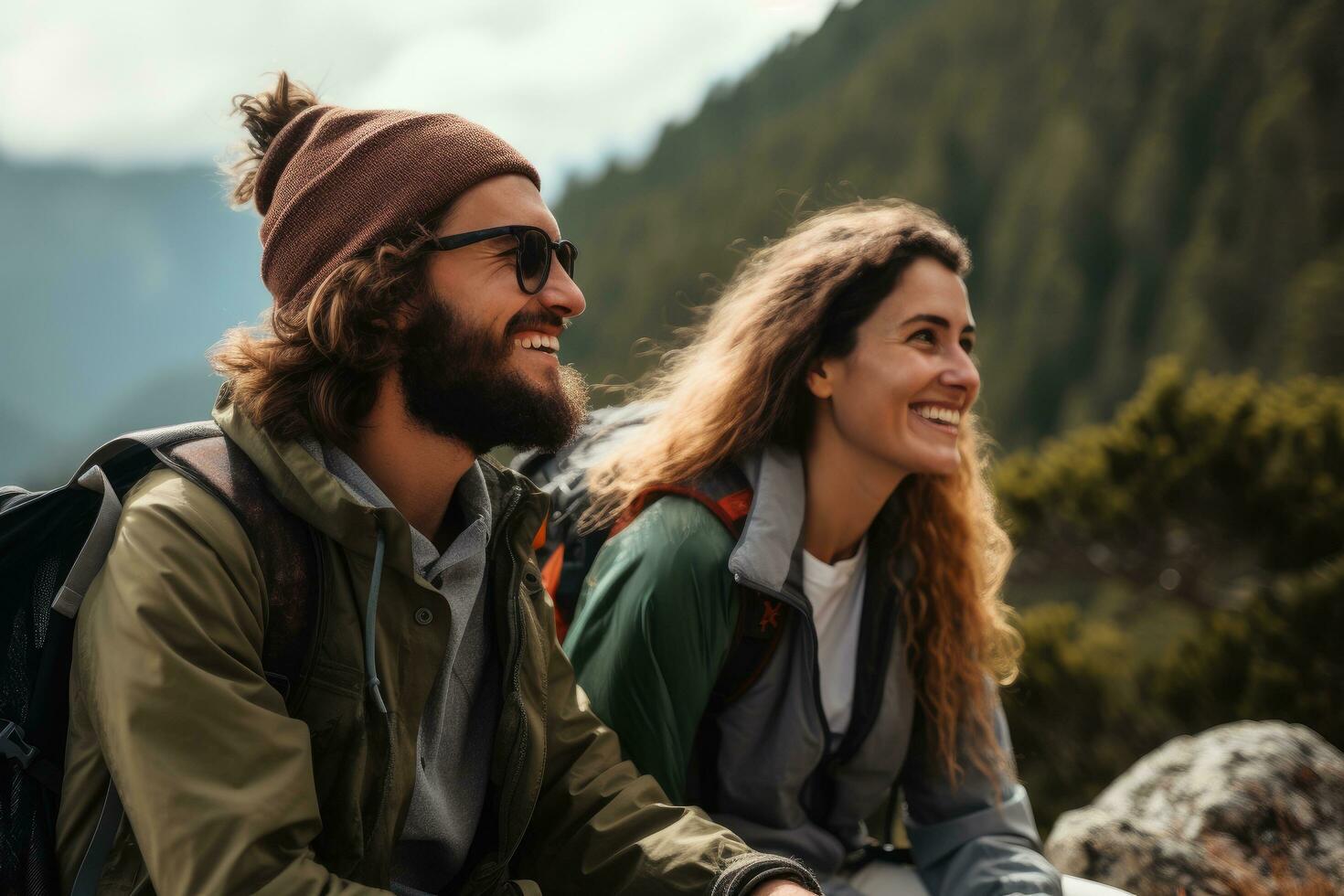 ai generiert glücklich jung Paar Wandern im Berge. Sie sind suchen beim jeder andere und lächelnd, sorglos Paar genießt im Aussicht während nehmen brechen während Wandern im Natur, ai generiert foto