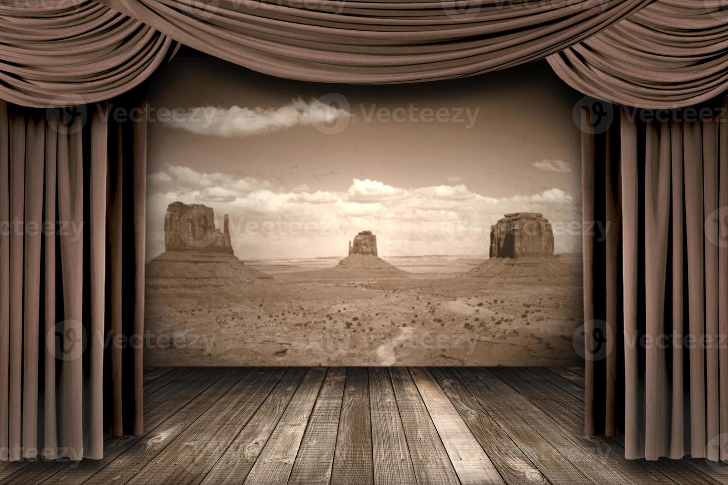 Hängende Bühnenvorhänge mit Wüstenhintergrund foto