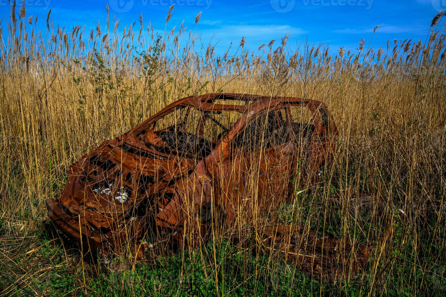 verlassen Auto auf ein Strand foto