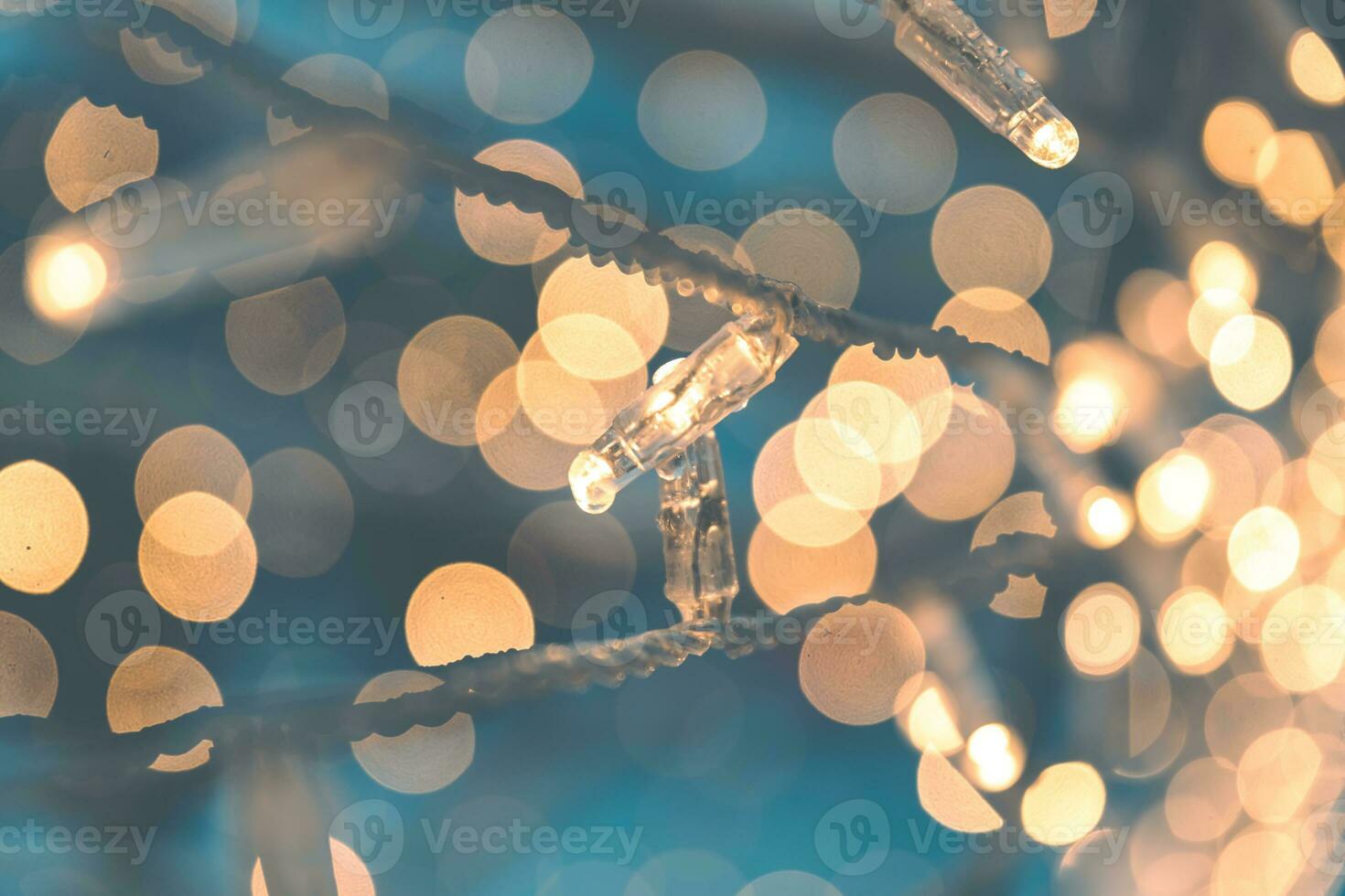 Marine Blau Farbe verschwommen Hintergrund mit glänzend Gold Girlande Beleuchtung foto