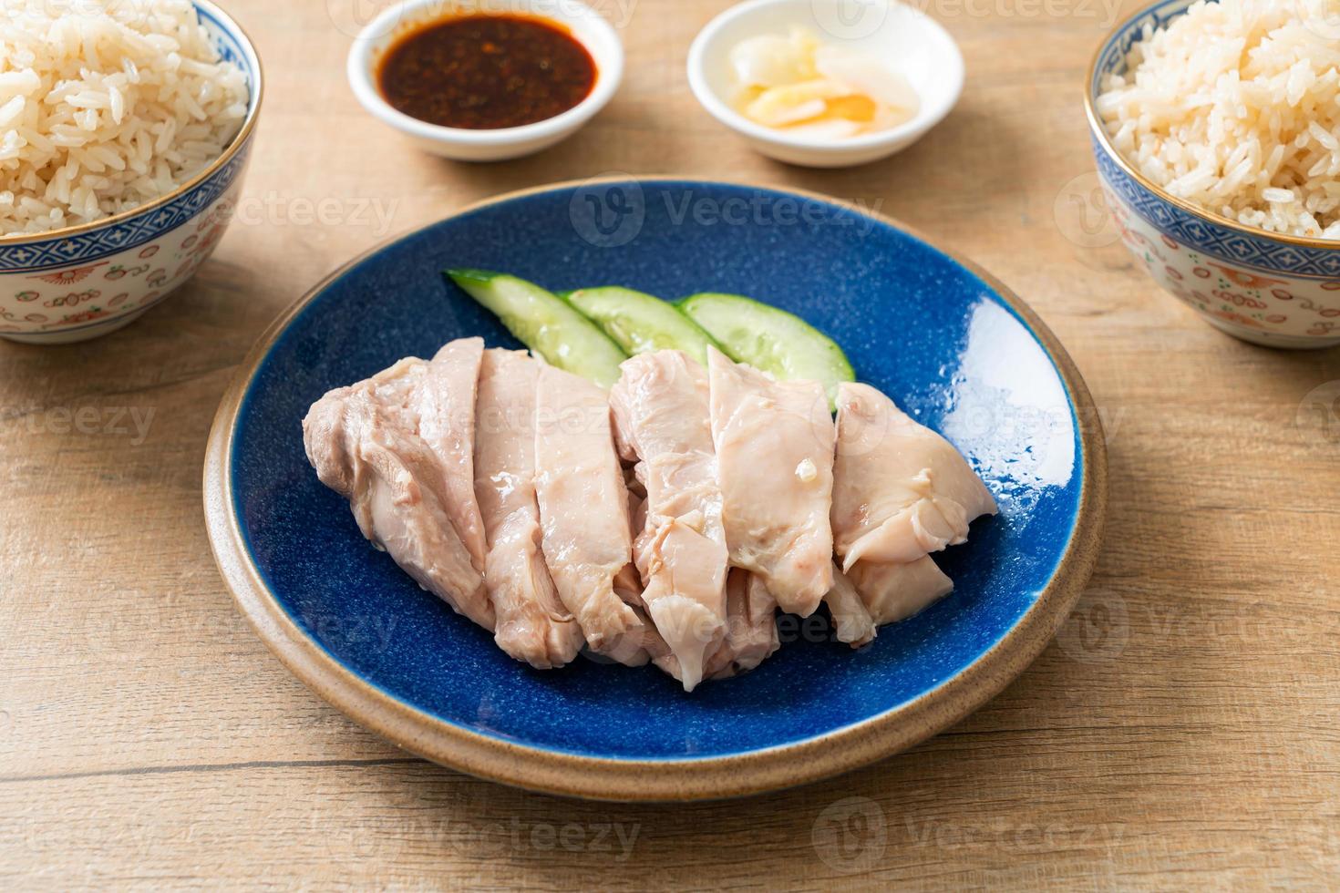Hainanischer Hühnerreis oder Reis mit Hühnersuppe gedünstet foto