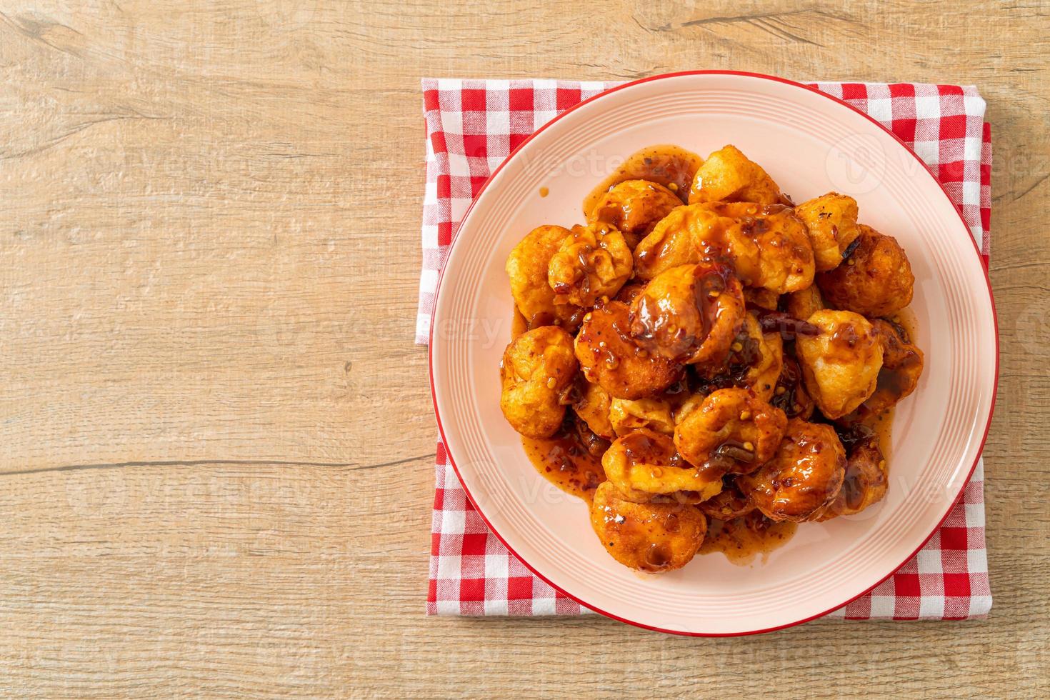 gebratene Frikadellen mit pikanter Dipsauce foto