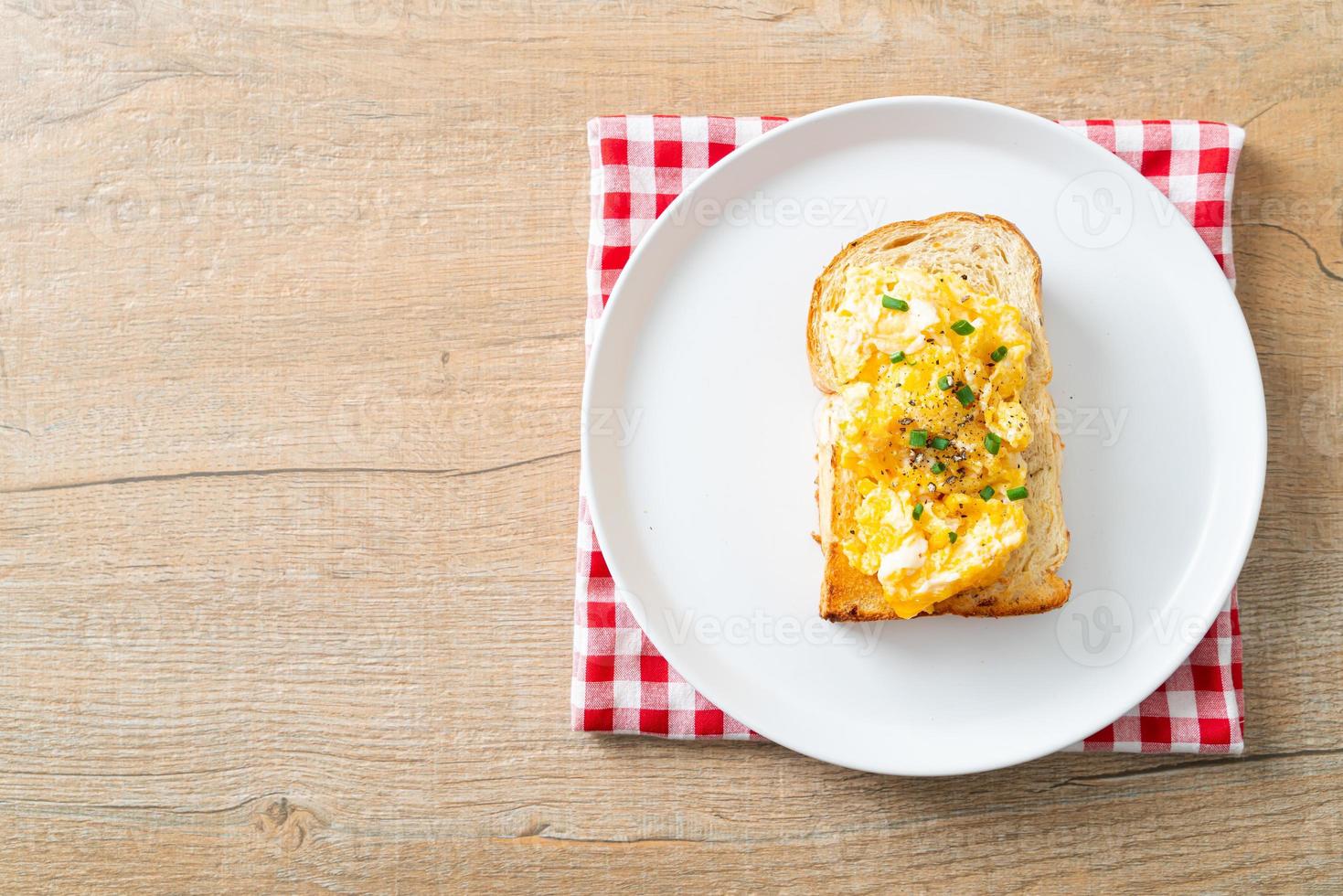 Brottoast mit Rührei foto