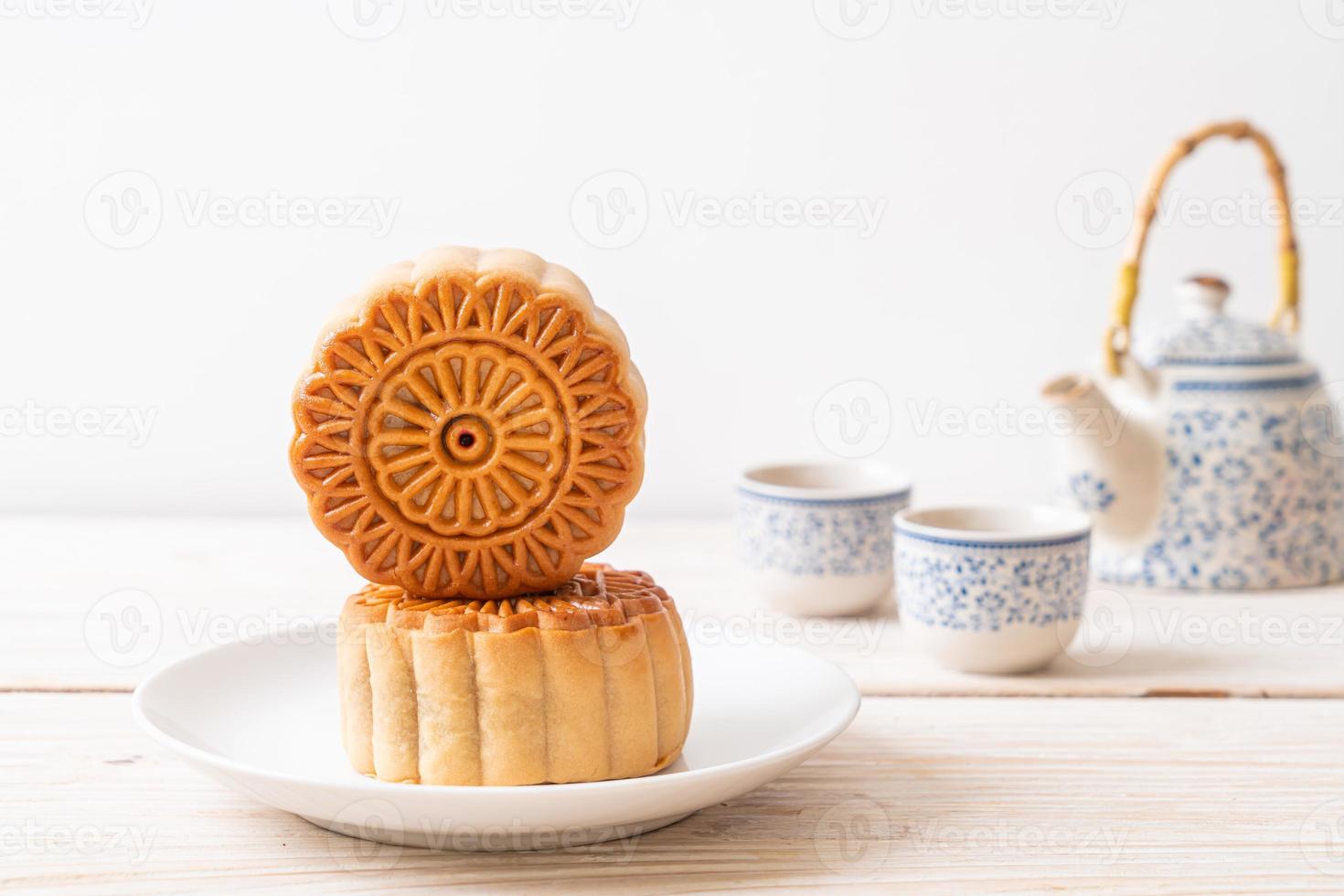 chinesischer mondkuchen auf teller foto