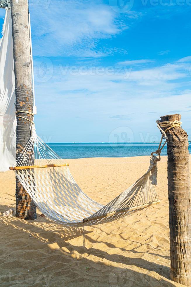 Wiege mit Meeresstrand Hintergrund foto