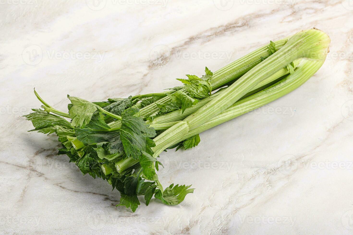 vegan Küche - - Sellerie Stängel mit Blatt foto