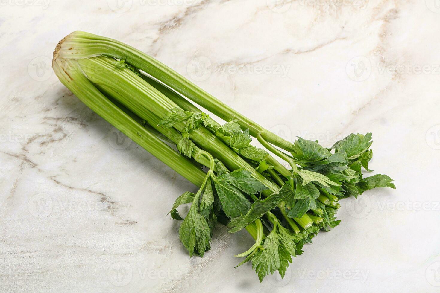 vegan Küche - - Sellerie Stängel mit Blatt foto