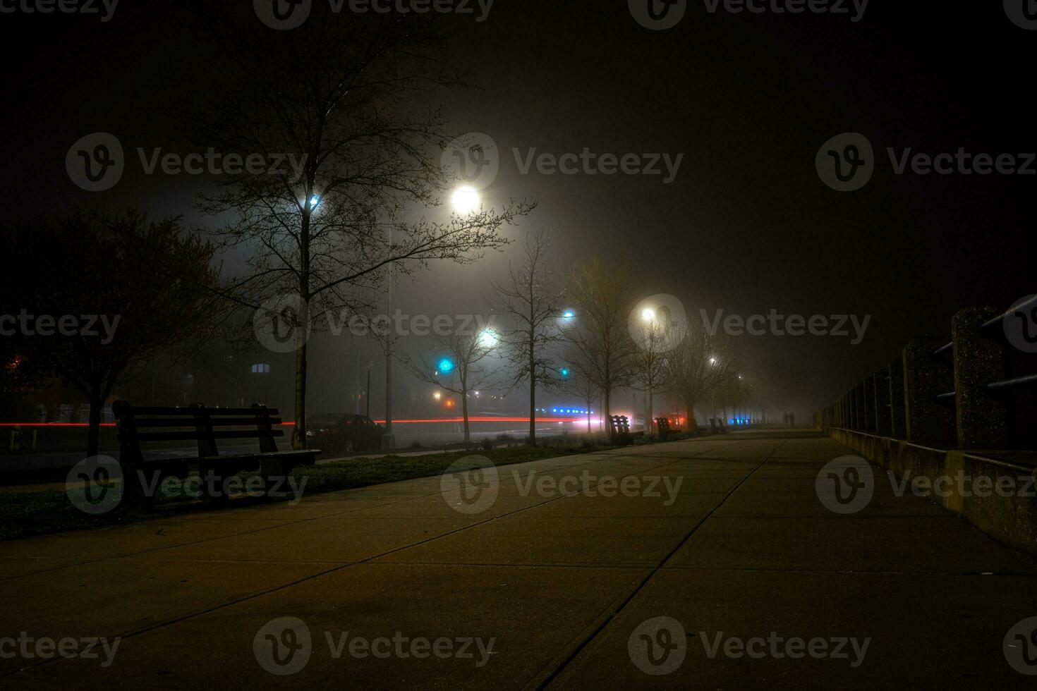 nebelig Bucht beim Nacht foto