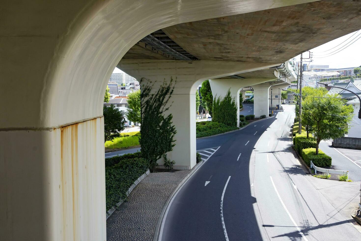 ein leeren Innenstadt Straße im Takashimadaira Tokyo Tele Schuss foto