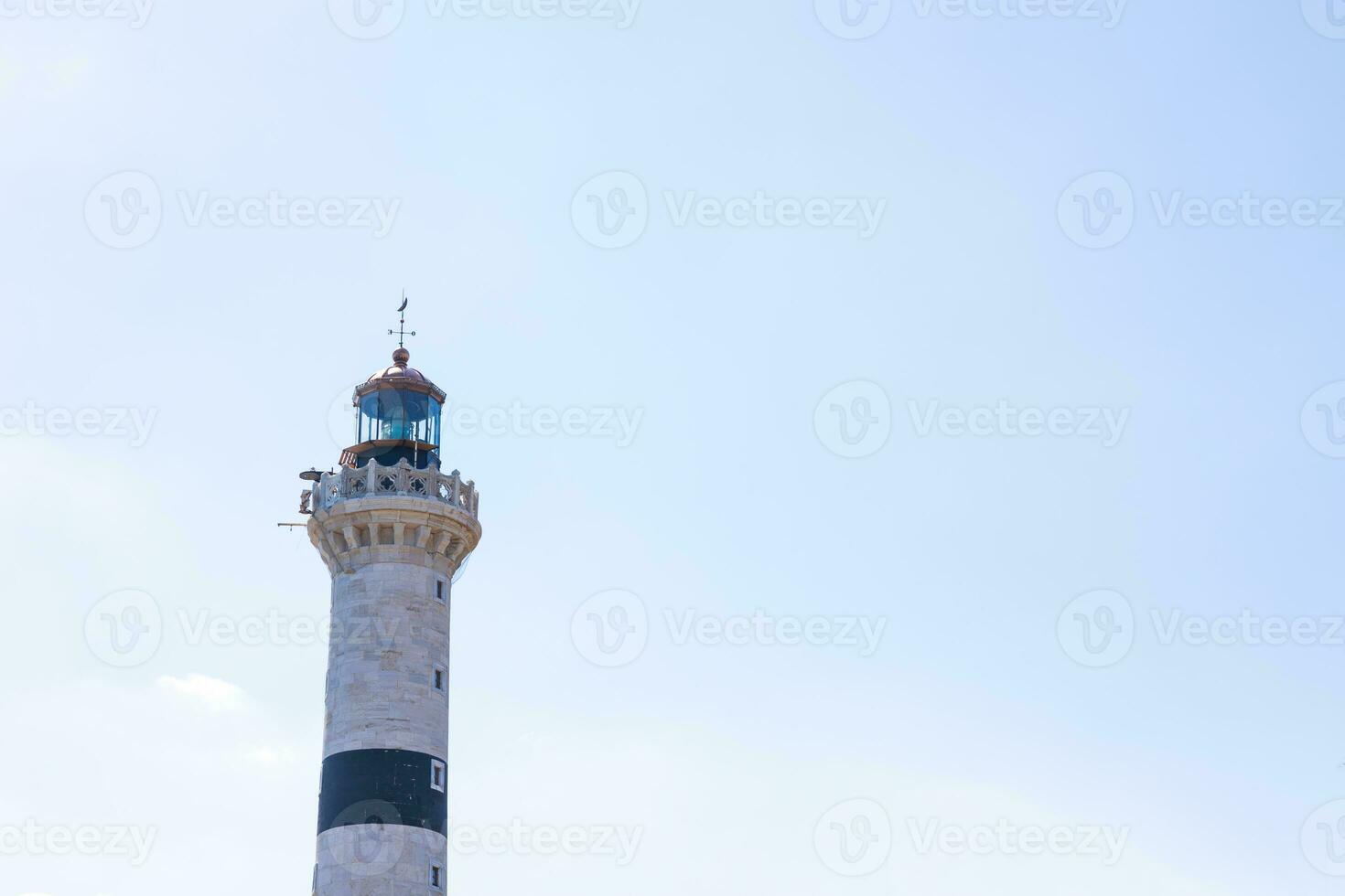 ein Leuchtturm beim tagsüber mit Kopieren Raum zum Text foto