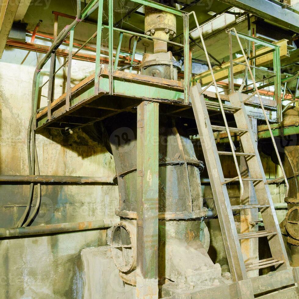 Keller von ein Wasser Pumpen Bahnhof. verlassen Post-apokalyptischen foto