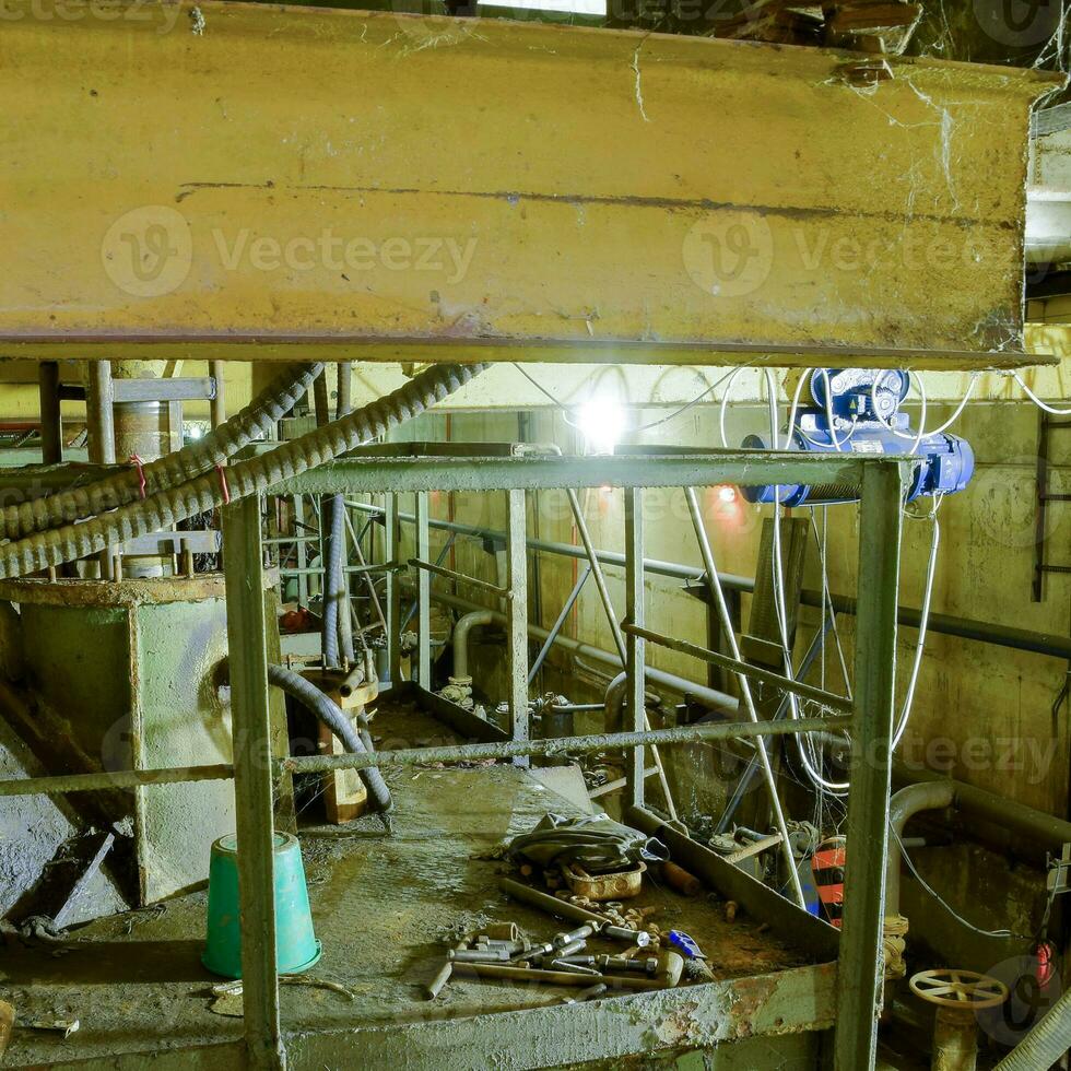 Keller von ein Wasser Pumpen Bahnhof. verlassen Post-apokalyptischen foto