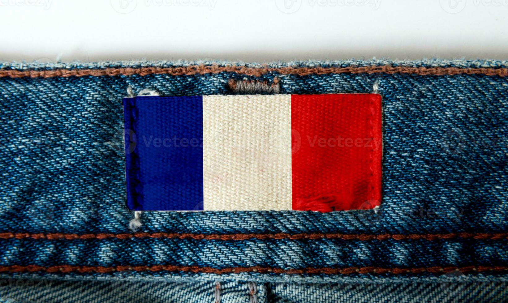 Flagge auf das Etikette von das Jeans foto